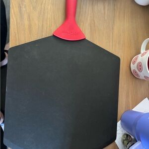 Epicurean black and red pizza peel